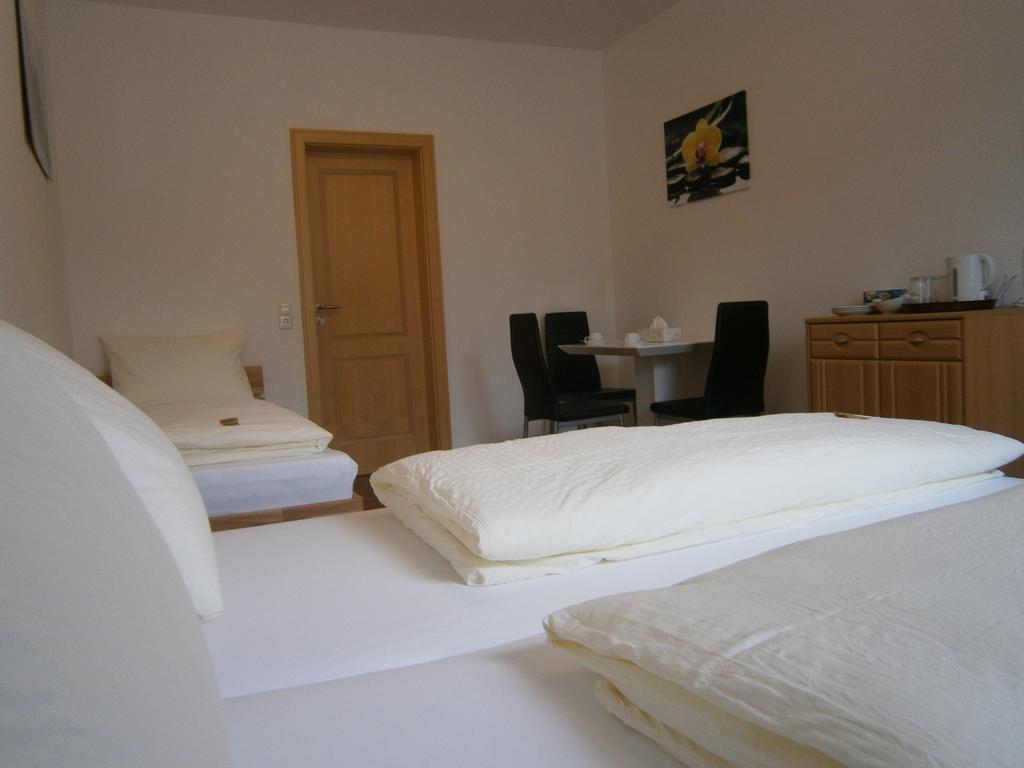 Aparthotel Thai Tawan Rheinhausen Zimmer foto